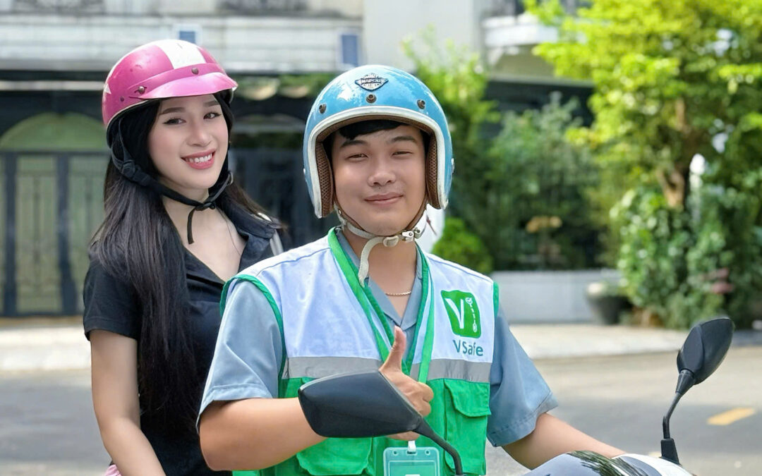 Nghề “tài xế lái hộ xe máy” – Vì sao lại bùng nổ trong những năm trở lại đây?
