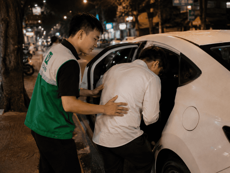 Bạn uống tôi lái