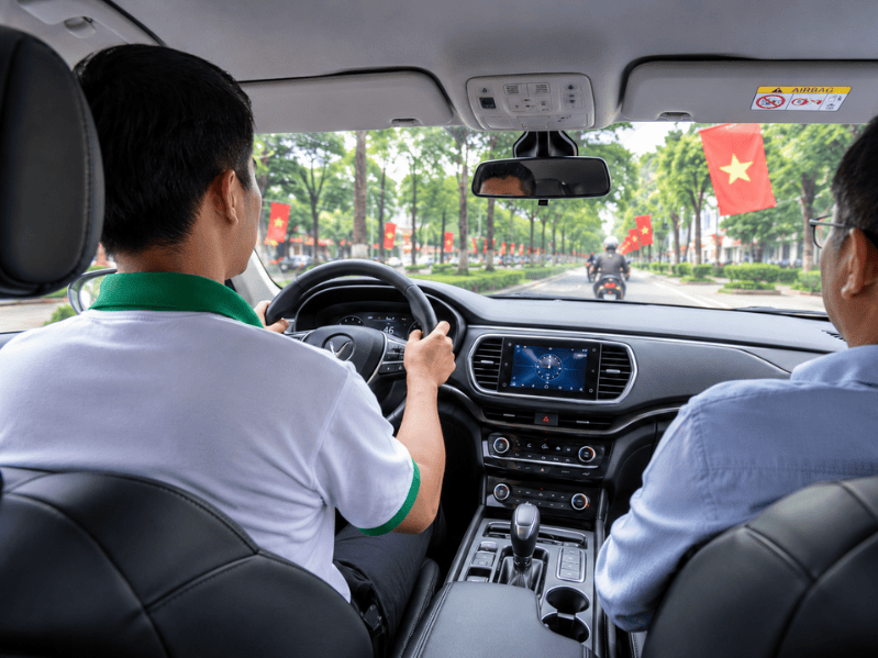 Lái hộ dịp lễ