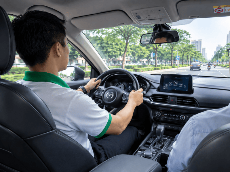 Tài xế lái xe hộ dịp lễ