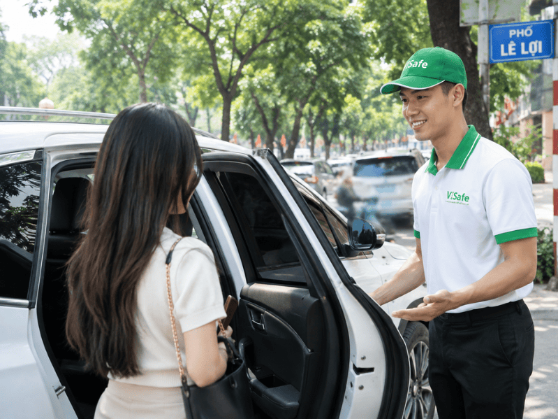 Đặt lịch trước khi thuê lái hộ