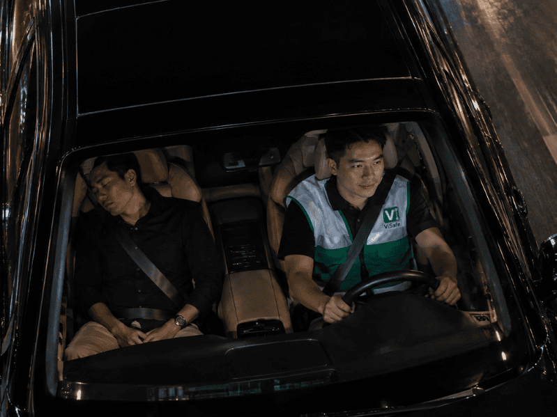 Lái xe hộ cho người say